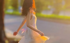 男议员会上直播洗澡